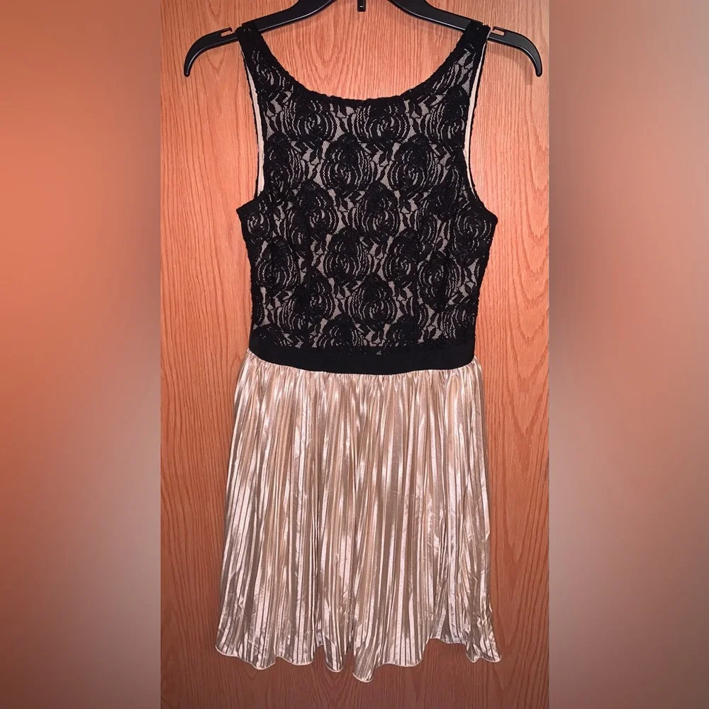 GOLD WITH BLACK LACE PLEATED DRESS REWIND - Picture 3 of 4